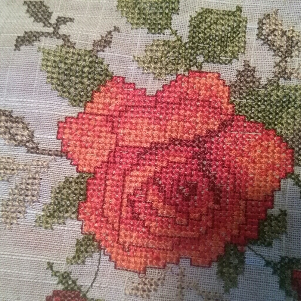 Beatiful table runner - Picture 7 of 8